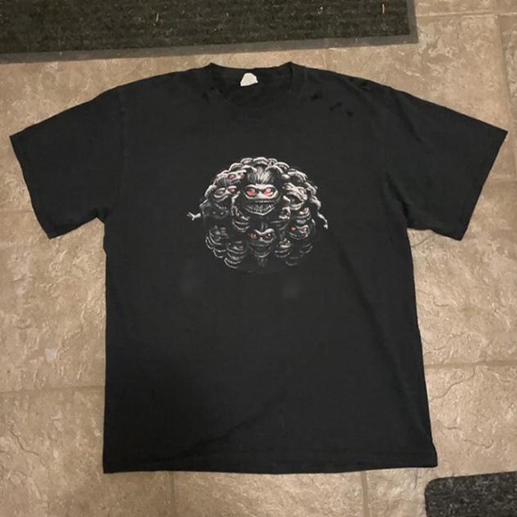 graphic tshirt - Picture 2 of 3